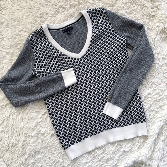 Tommy Hilfiger Sweaters - 🚨SALE🚨 TOMMY HILFIGER Diamond Patterned Sweater